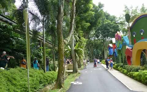 Picture inside Singapore's Jarong Bird Park at Jurong.