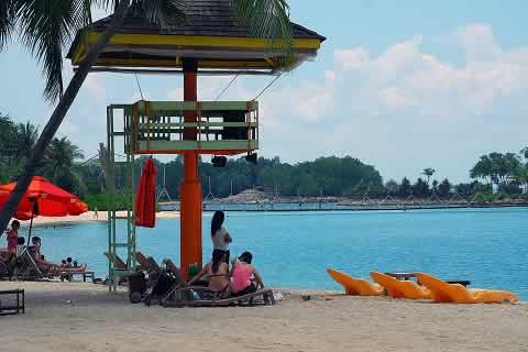Beaches and Water Sports in Singapore: Cost of entry and location.