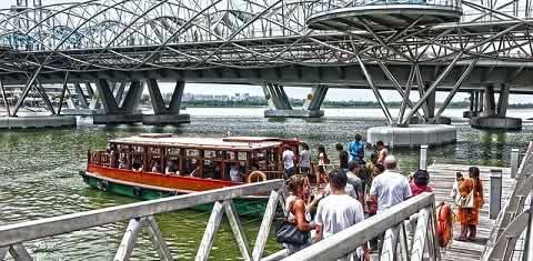 Boat ride and boat tour on Singapore River.